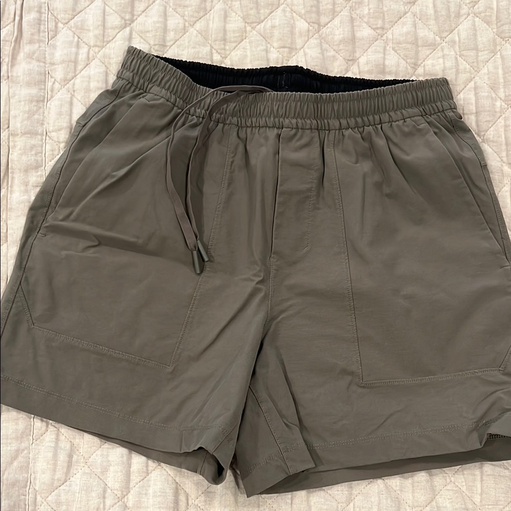 Men’s S lululemon Bowline Shorts